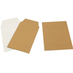 Umweltfreundlich-Verpacken-mit-Versandtaschen-aus-Pappe